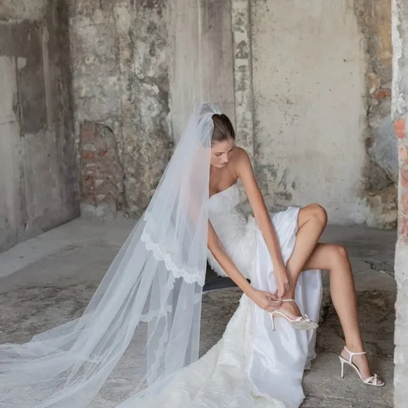 Peter Langner White Lace Bridal Veil - Picture 3 of 4
